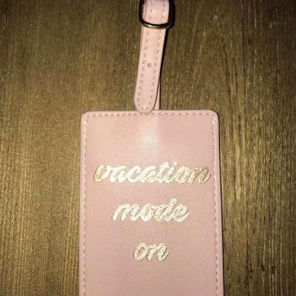 Express Vacation Mode on Passport Holder & Luggage Tag $20 - Picture 6 of 8